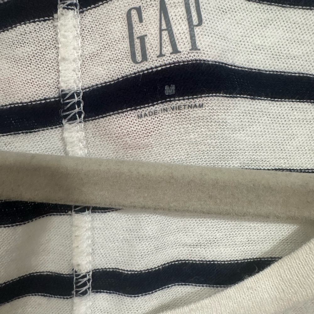 Gap Women’s Stripped T- shirt Size M - Picture 3 of 3